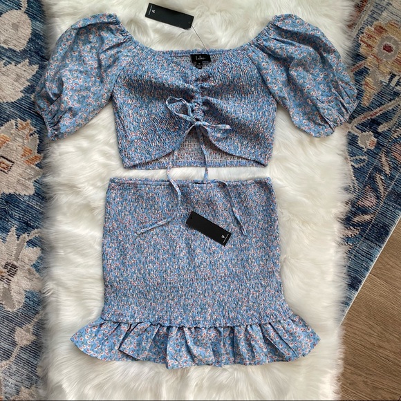 NWT Lulu’s Size M 2-Piece Smocked Blue Floral Crop Top with Bodycon Skirt - Picture 2 of 14